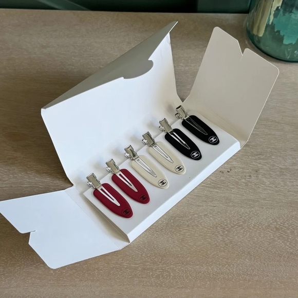 CHANEL Beautè Elegant Hair Clips Set Of 6!! Red Black White NIB - Picture 1 of 2